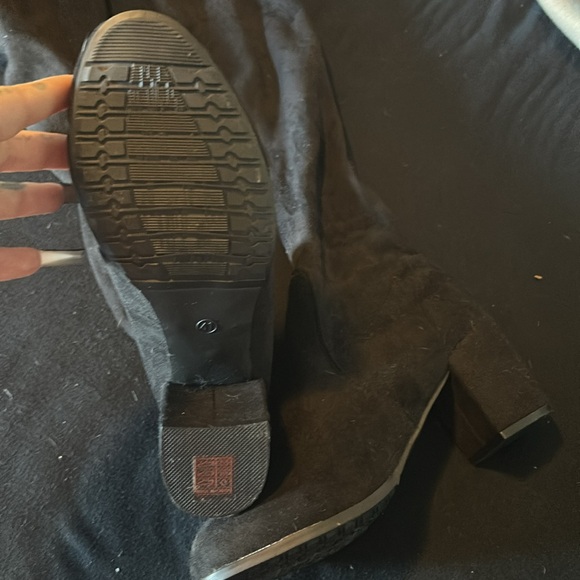 Woman’s knee high boots size 9
New never worn - Picture 2 of 4